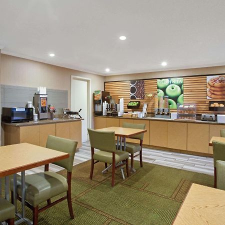 La Quinta Inn By Wyndham Auburn Worcester Exterior photo