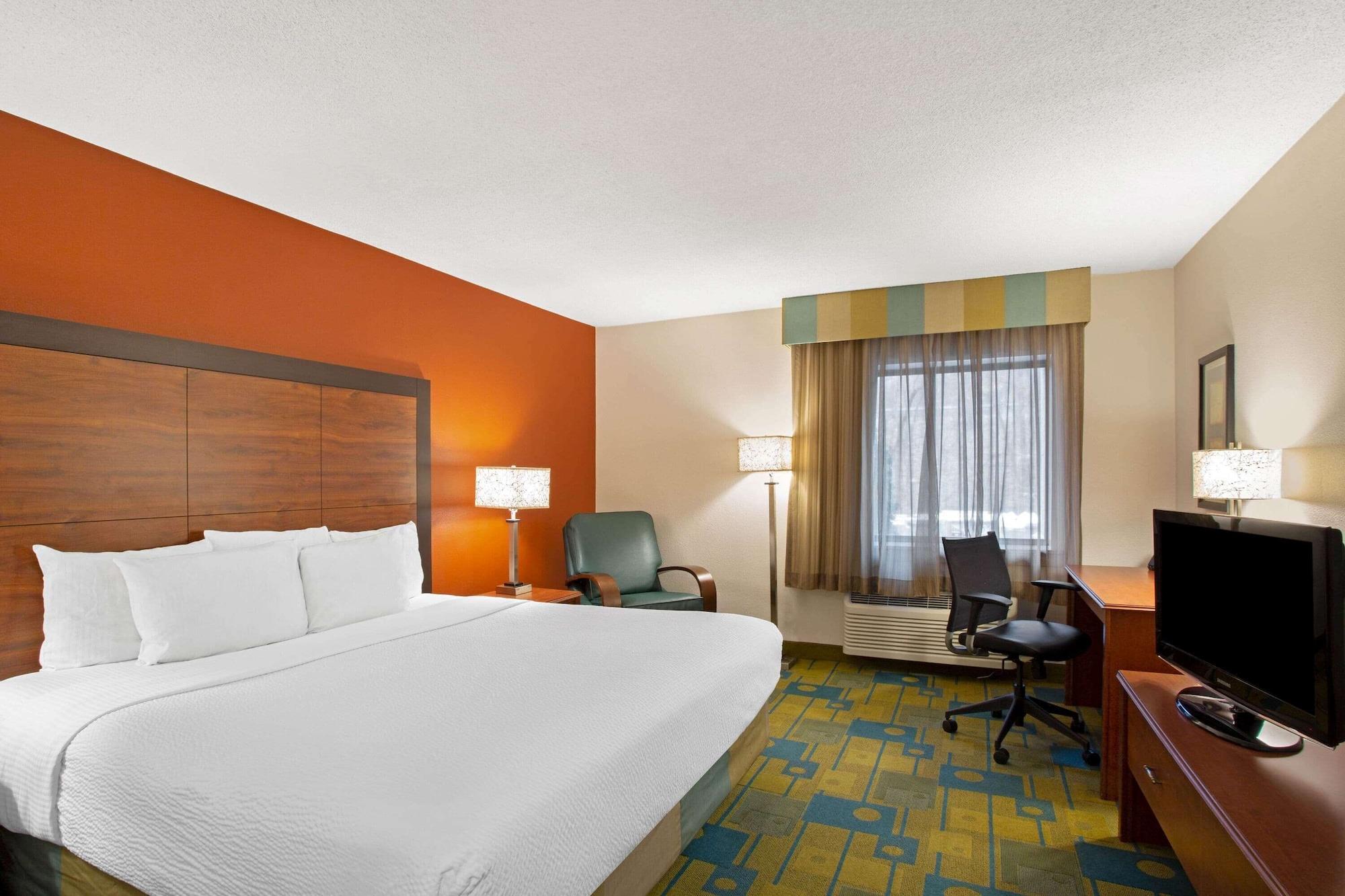 La Quinta Inn By Wyndham Auburn Worcester Exterior photo