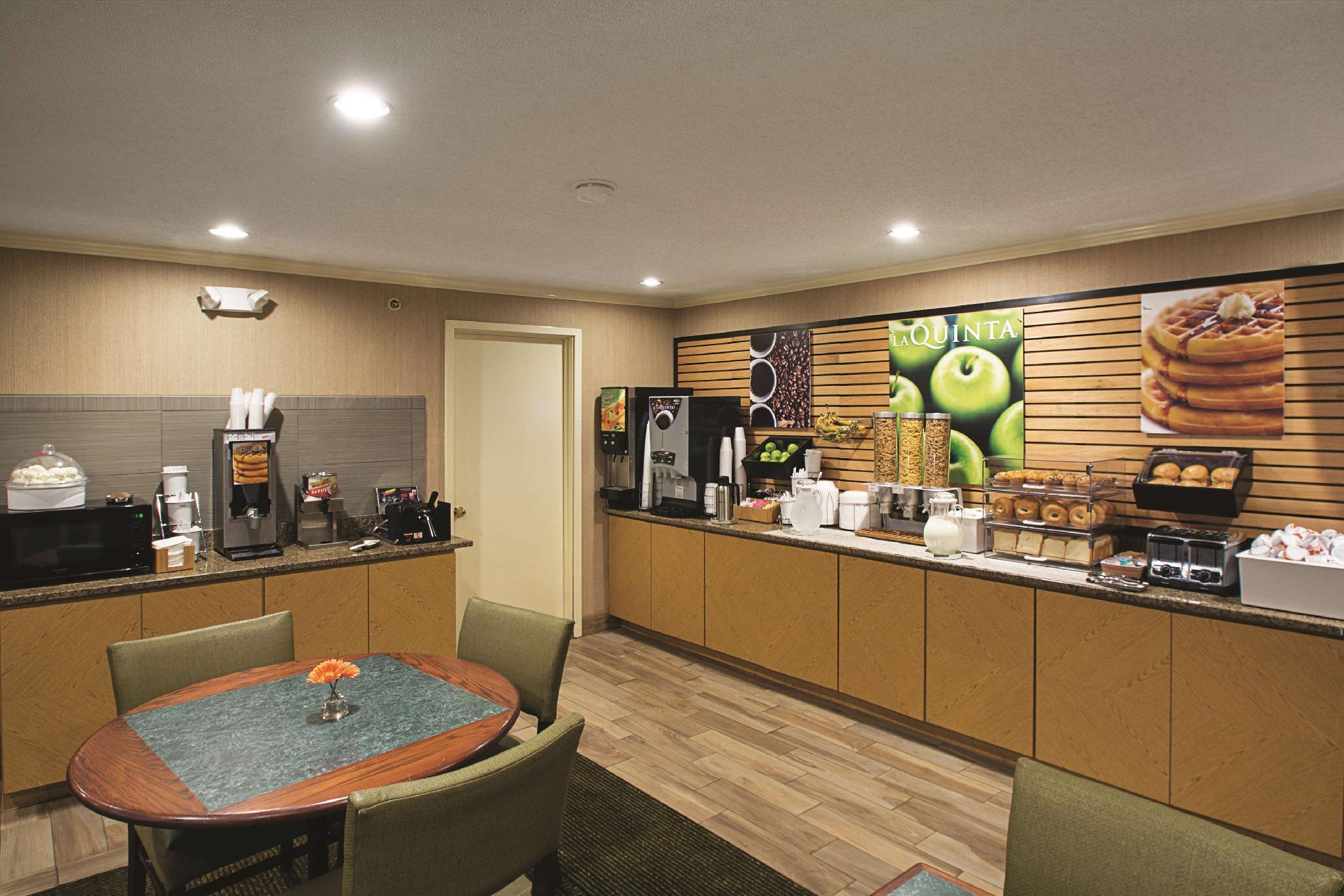 La Quinta Inn By Wyndham Auburn Worcester Exterior photo
