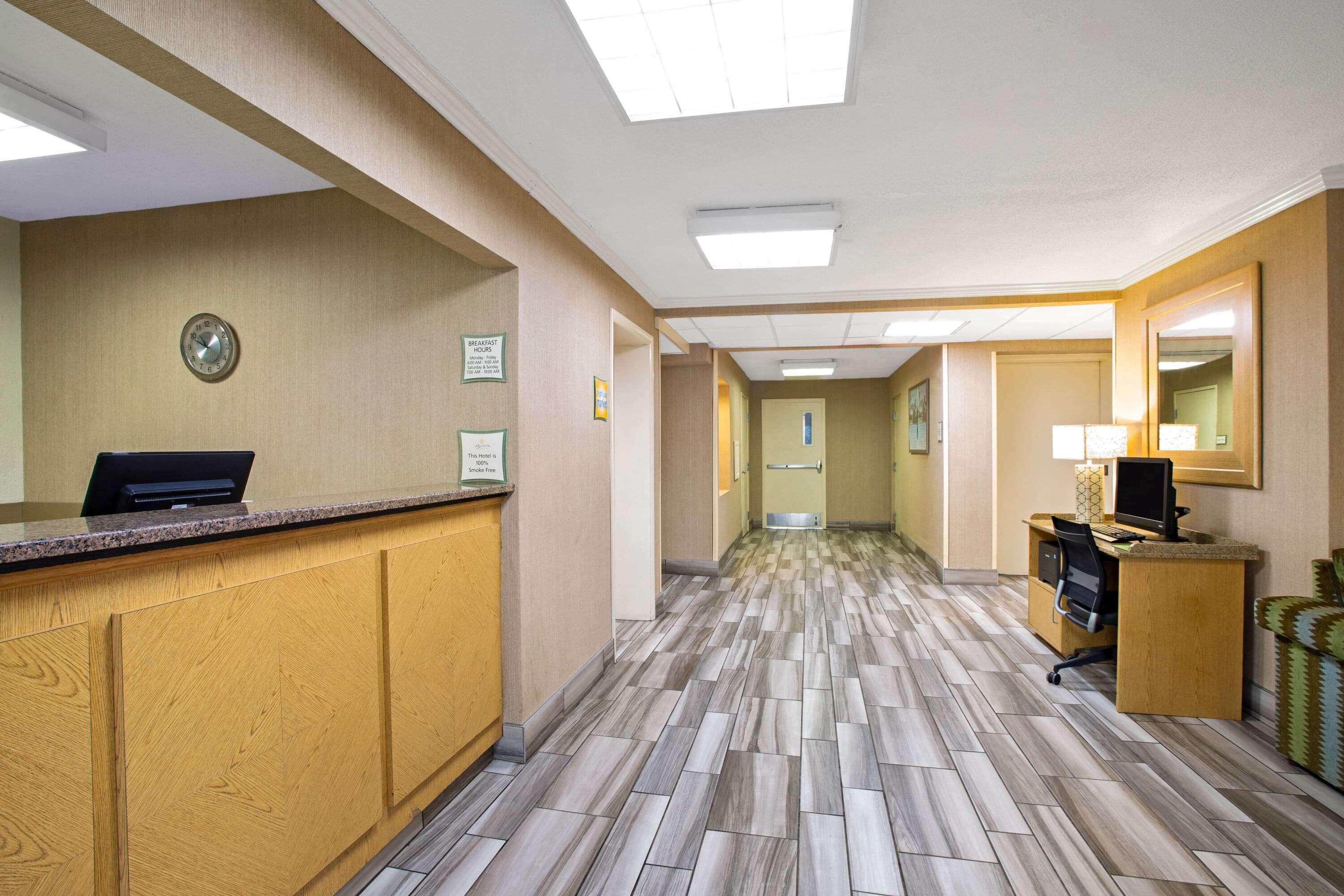 La Quinta Inn By Wyndham Auburn Worcester Exterior photo