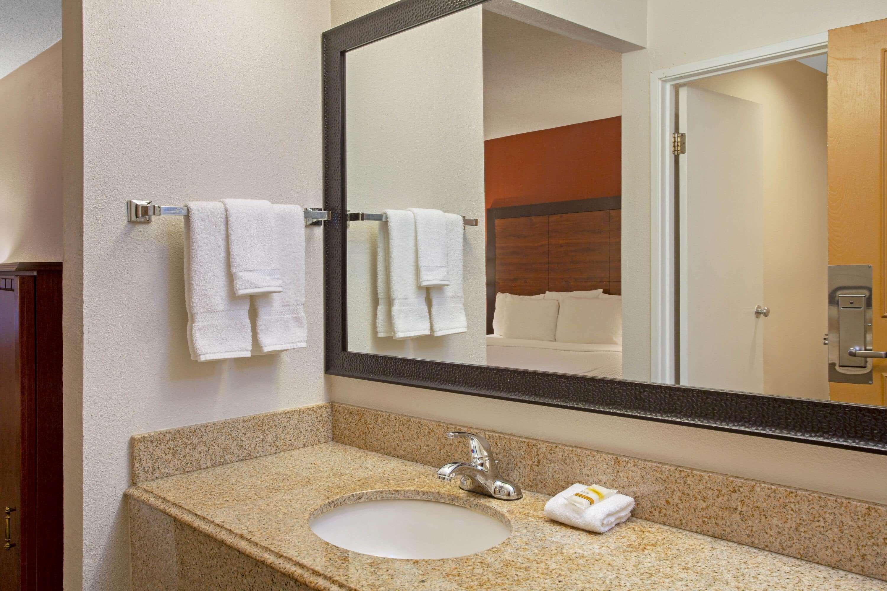 La Quinta Inn By Wyndham Auburn Worcester Exterior photo
